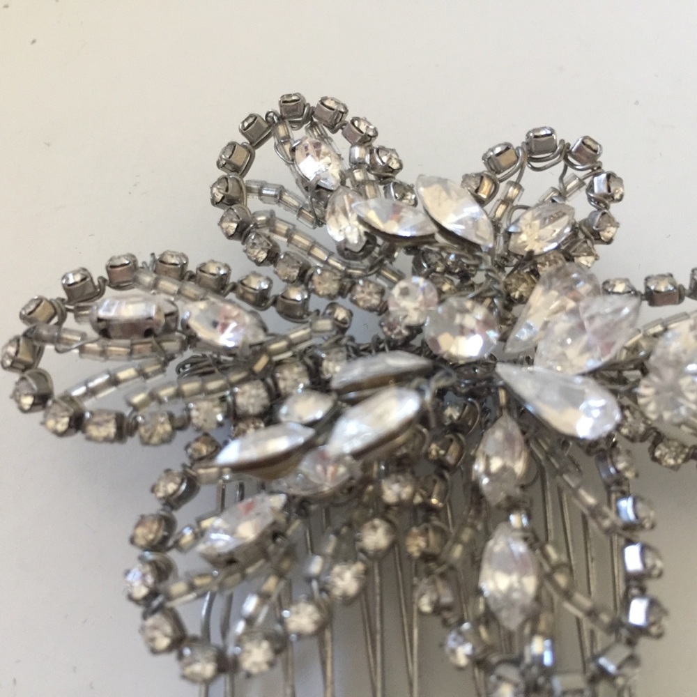 WEDDING BELLES SILVER CRYSTAL BRIDAL HAIR COMB NEW